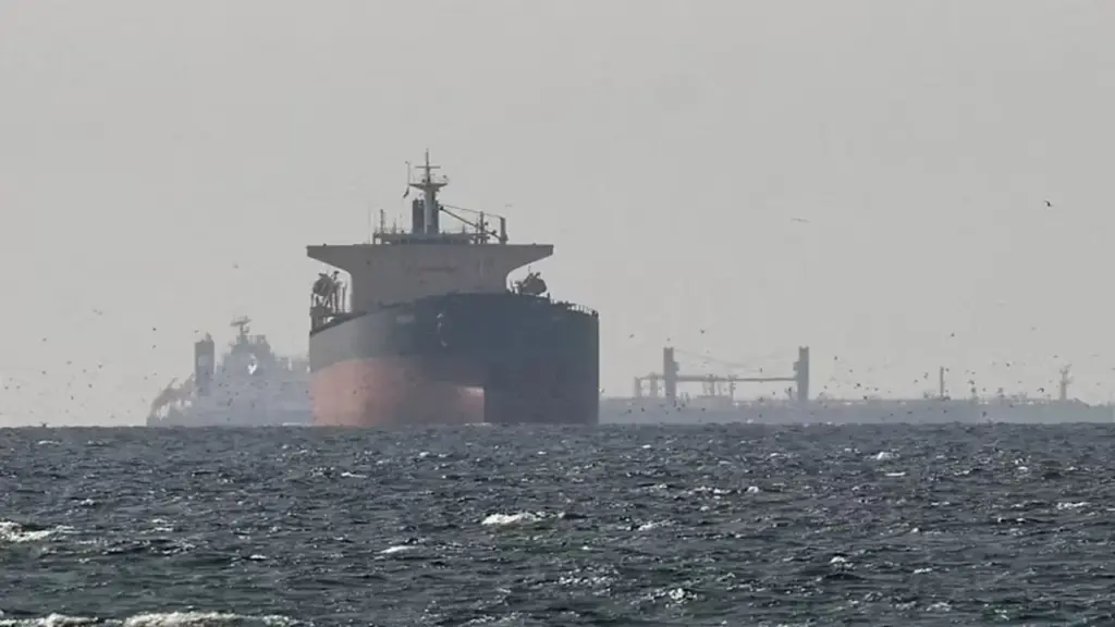 2 siêu tàu chở dầu đột ngột quay đầu ở eo Hormuz ngay khi đàm phán Mỹ - Iran đổ vỡ