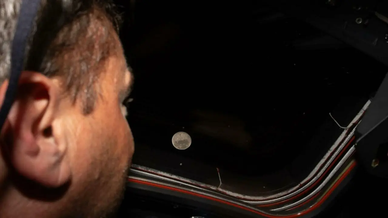 Artemis II bay qua phía sau Mặt Trăng, phá kỷ lục 'xa Trái Đất nhất'