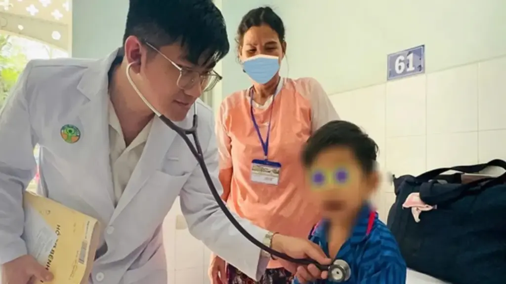 Bác sĩ Bệnh viện Nhi đồng 2 hỗ trợ viện phí, cứu bé bị tim bẩm sinh