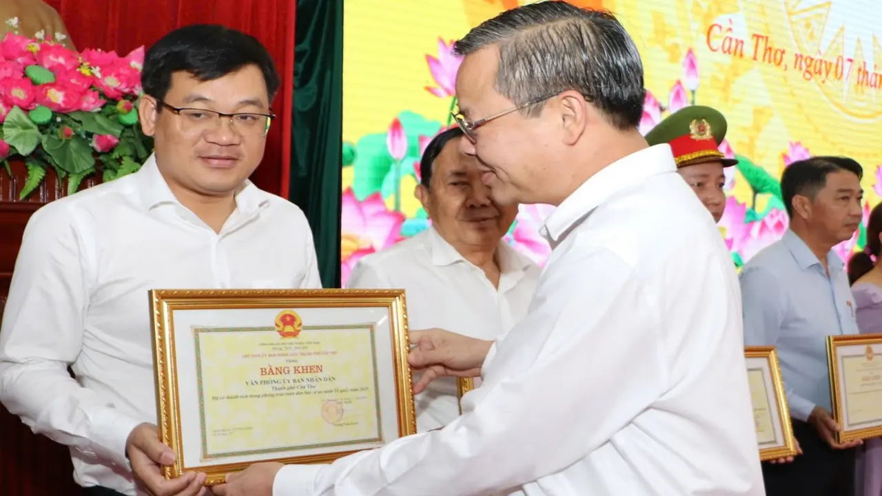 Biểu dương điển hình tiên tiến trong phong trào 'Toàn dân bảo vệ an ninh Tổ quốc'