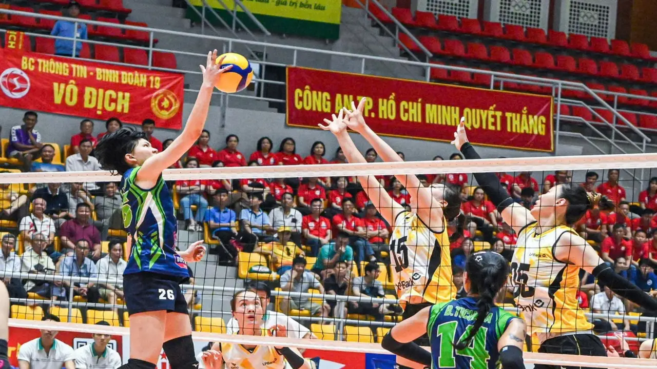 Bóng chuyền nữ: Trở về từ Nhật, Bích Thủy tỏa sáng giúp Hóa chất Đức Giang thắng giòn giã