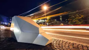 Camera bắn tốc độ độc lạ gây ngỡ ngàng: Trông như xe Tesla, bọc thép chống đạn vì lý do 'khó đỡ'