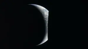 Cảnh 'Trái Đất mọc' chụp bởi phi hành đoàn Artemis II