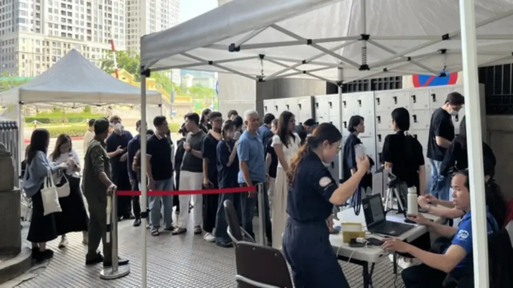 Chi phí du lịch leo thang: Nhiều người rủ nhau khám phá loạt điểm đến tại TP.HCM