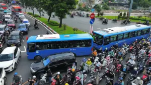 Chuyên gia: 'Miễn vé buýt chưa đủ thu hút người dân bỏ xe máy'