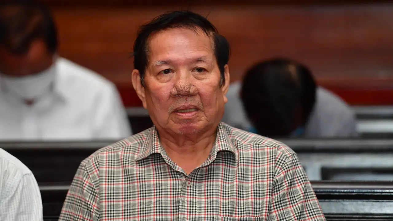 Cựu lãnh đạo Cao su Việt Nam khai 'từng trả lại 200.000 SGD nhưng doanh nghiệp từ chối'