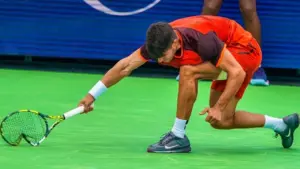 Đập vợt trong tennis: Nghệ thuật, cơn giận và hiểm họa