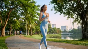 Đi bộ buổi sáng hay chiều tốt hơn cho tim: Kết quả gây bất ngờ