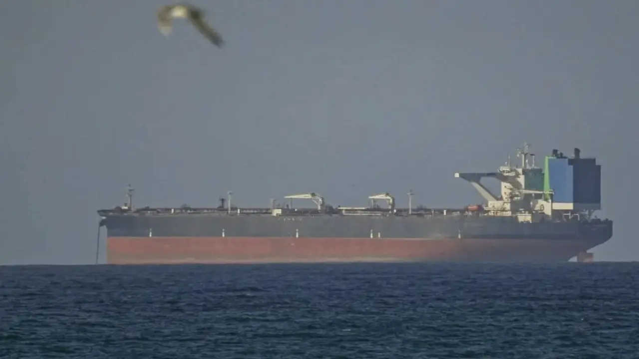 Đình hoãn đàm phán, Hormuz vẫn tê liệt