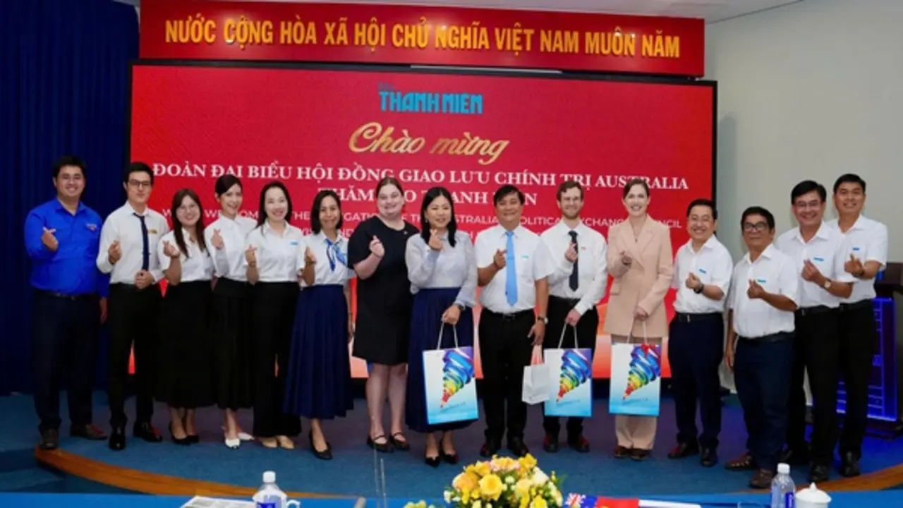 Đoàn đại biểu Hội đồng Giao lưu chính trị Úc thăm Báo Thanh Niên