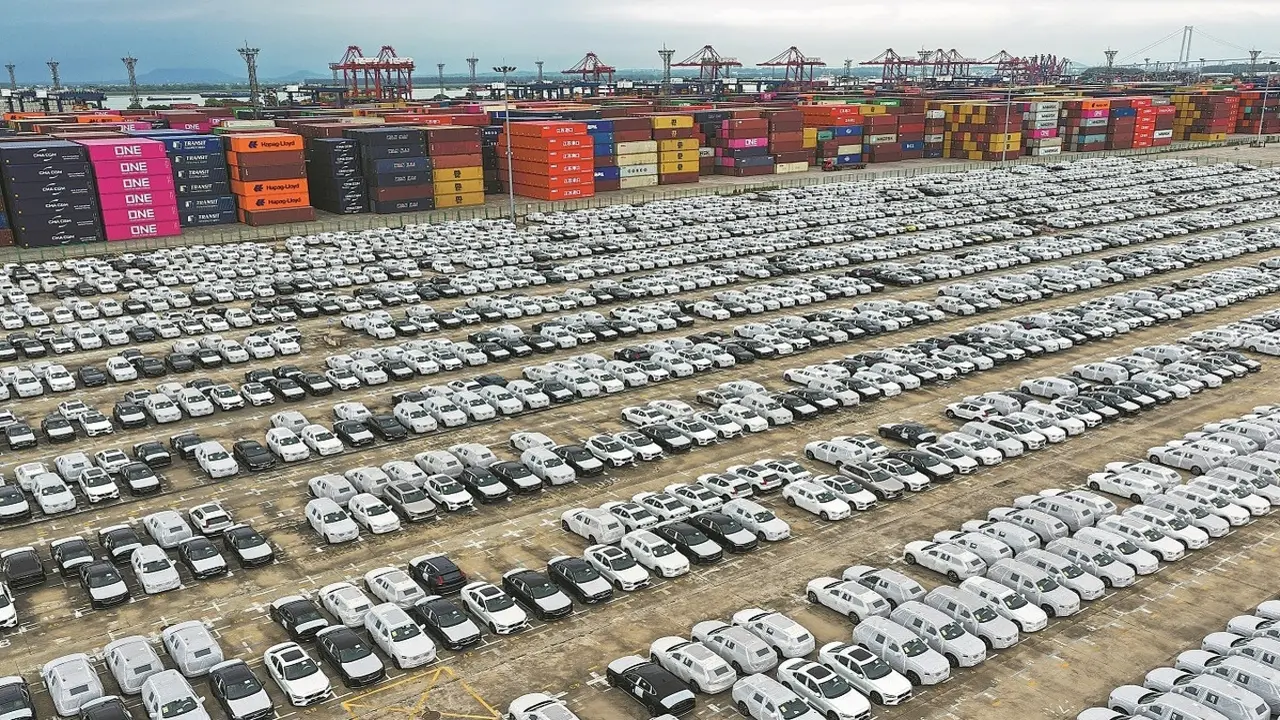 Doanh số ôtô Trung Quốc: xuất khẩu tăng, nội địa giảm