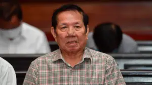 Đưa và nhận hàng trăm nghìn USD khi sang tay đất vàng là 'giúp qua giúp lại'