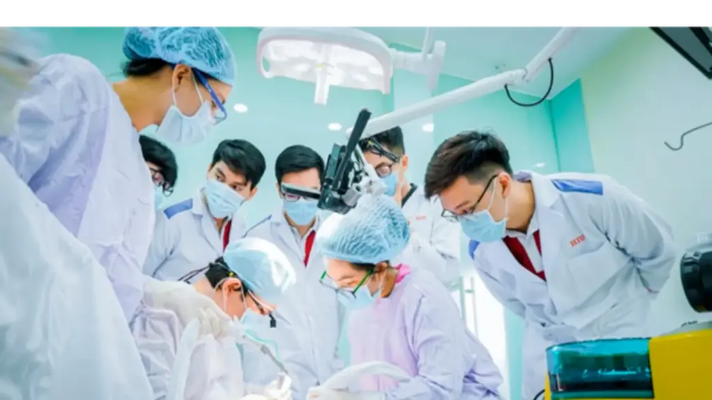 Giảng viên ngành sức khỏe phải có tối thiểu 3 năm kinh nghiệm khám chữa bệnh?
