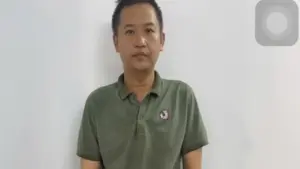 Giúp 'kè' xe nữ sinh đi đổ xăng rồi cướp giật điện thoại