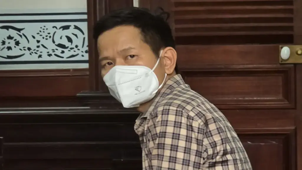 Gửi công văn xác minh của công an cho đối tượng đang bị điều tra, cựu giám đốc ngân hàng lãnh 2 năm