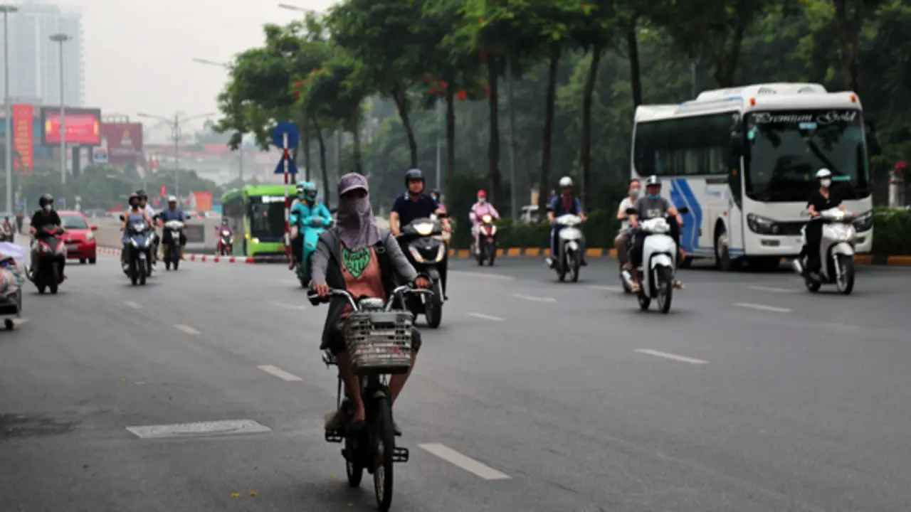 Hà Nội chưa cấm xe máy xăng trong toàn bộ Vành đai 1 từ 1.7