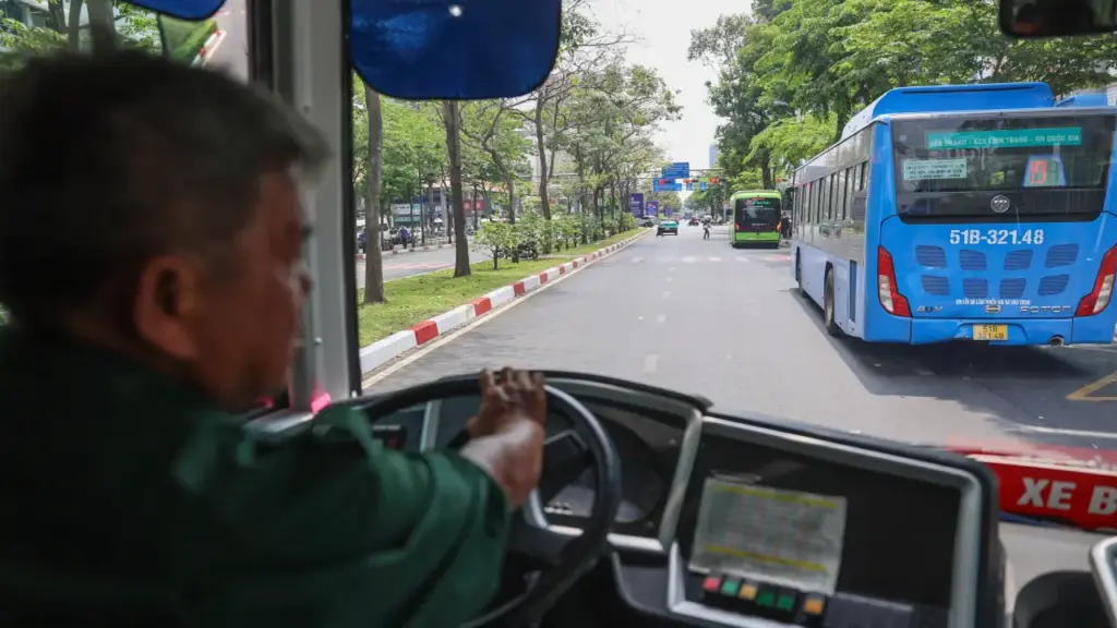 'Hệ thống xe buýt TP HCM quá mỏng, mới đáp ứng nhu cầu tối thiểu'