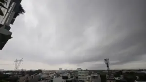 Hôm nay, TP.HCM có mưa trái mùa, tuần sau nắng nóng gia tăng