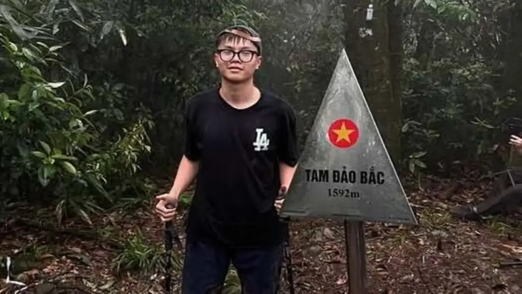 Hơn 100 người đang tìm nam sinh mất tích trên núi Tam Đảo