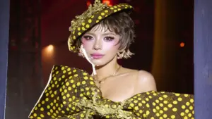 Ivan Trần biến vải thun thành trang phục sân khấu