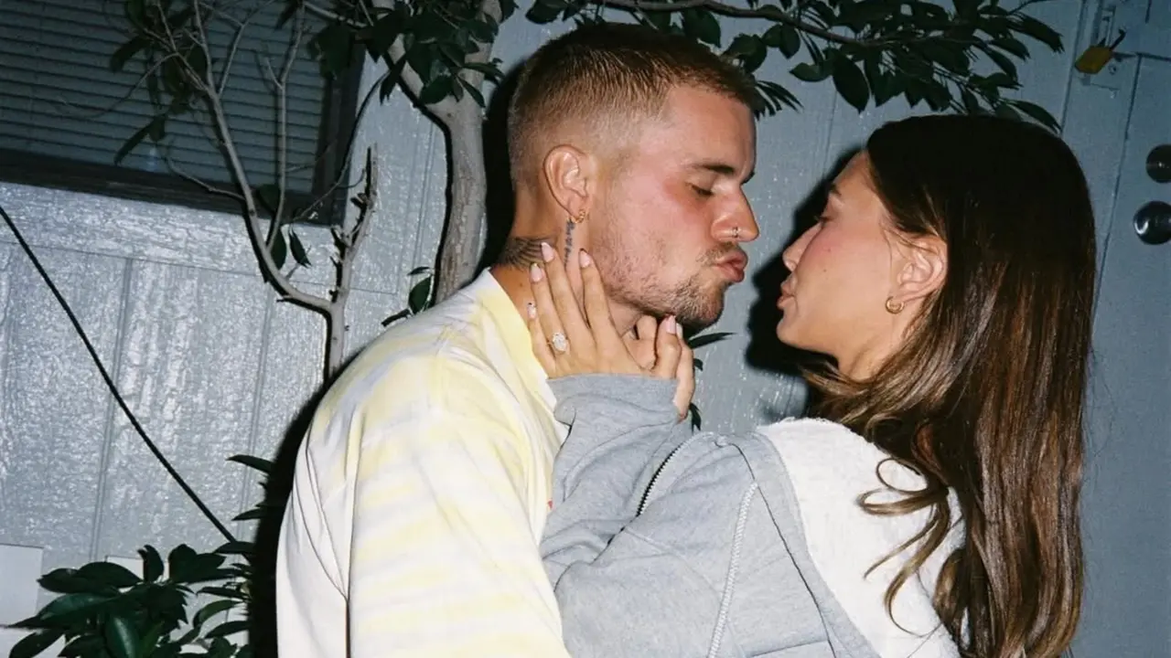 Justin Bieber 'khoe' khoảnh khắc đặc biệt cùng Hailey Bieber tại Coachella 2026