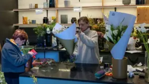 Kỳ nghỉ lễ dưới bóng ma tên lửa Iran của người Israel