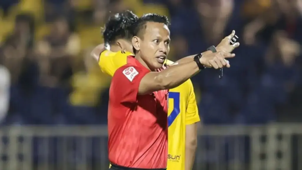 Lộ diện 2 trọng tài Malaysia thổi 2 trận cực nóng V-League, xuất hiện nhân tố ‘lạ’