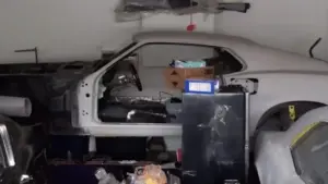 Mang xe cổ đi phục chế, bị thợ 'ngâm' tới 5 năm, nhận xe trong tình trạng 'tan tác'