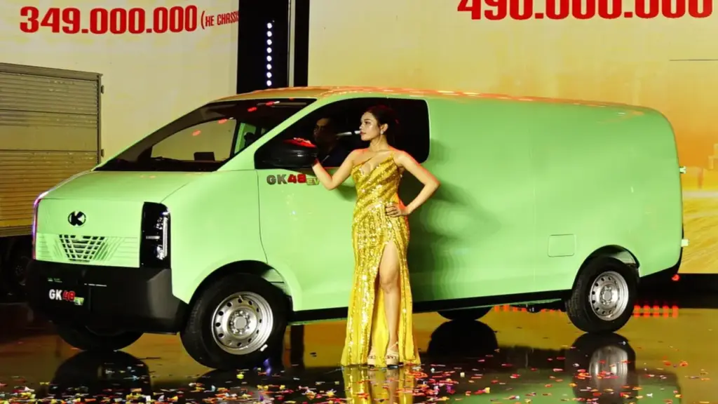 Mẫu xe tải van điện mới giá 490 triệu đồng của Kim Long Motor Huế có gì?