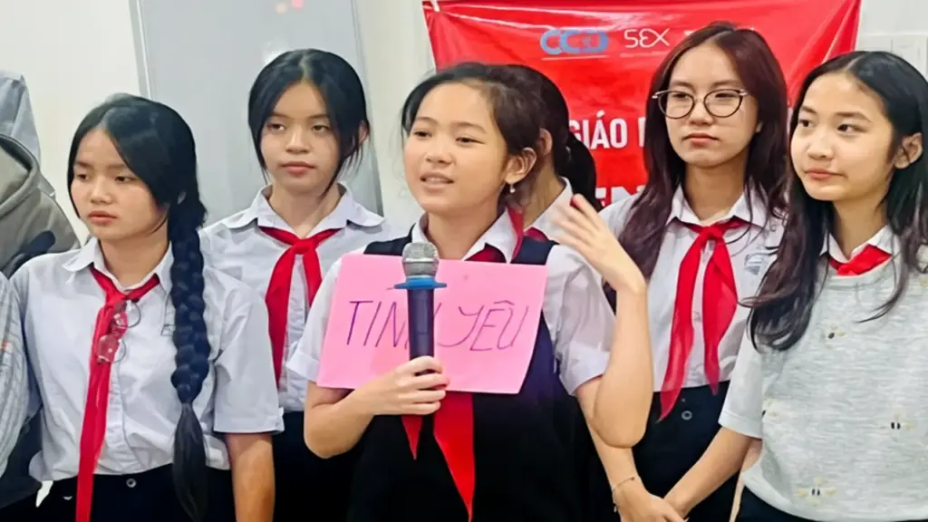 Một nửa học sinh ngại nói chuyện giới tính với cha mẹ