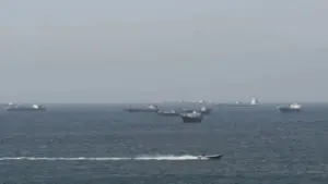 Mỹ buộc 27 tàu quay đầu từ khi phong tỏa eo biển Hormuz