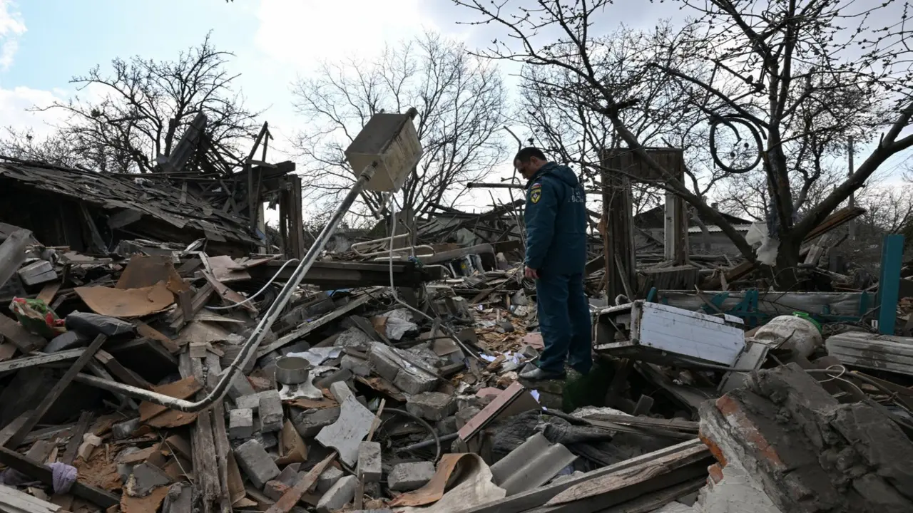 Nga, Ukraine tố nhau vi phạm lệnh ngừng bắn trong lễ Phục sinh