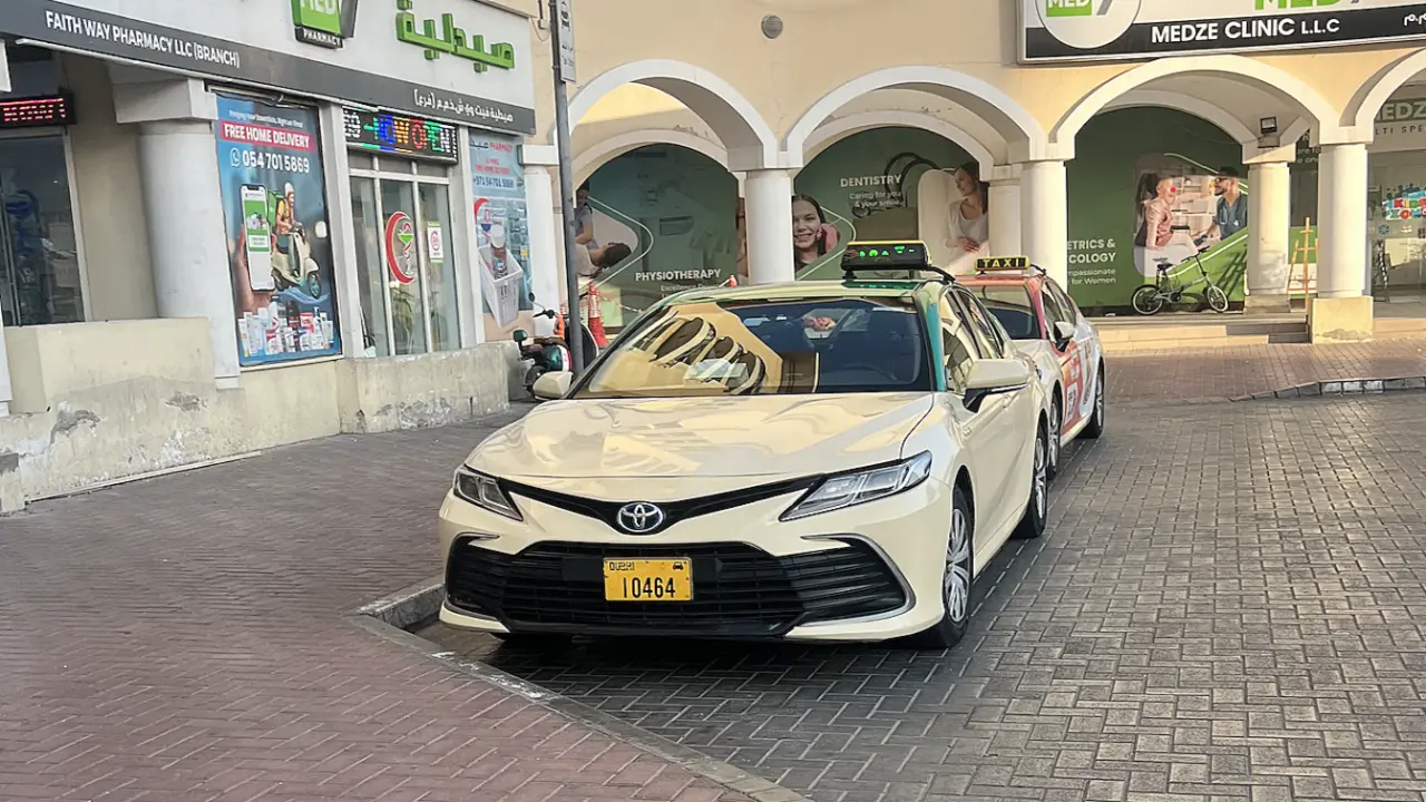 Người dân ở 'giếng dầu' chuyển sang xe hybrid, xe điện