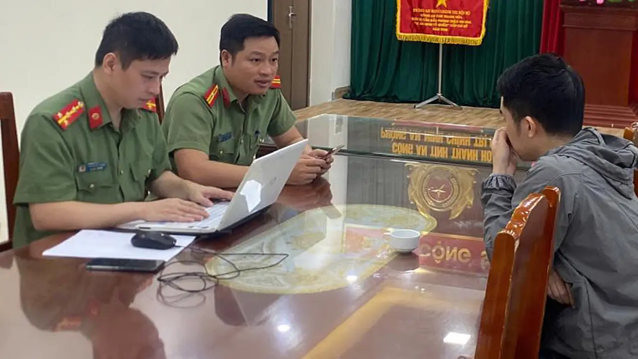 Người đàn ông chuyển cuộc gọi đòi nợ sang đường dây nóng của công an