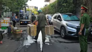 Người dân TP.HCM bức xúc vì mùi hôi từ điểm bán gia cầm, phường ra quân xử lý