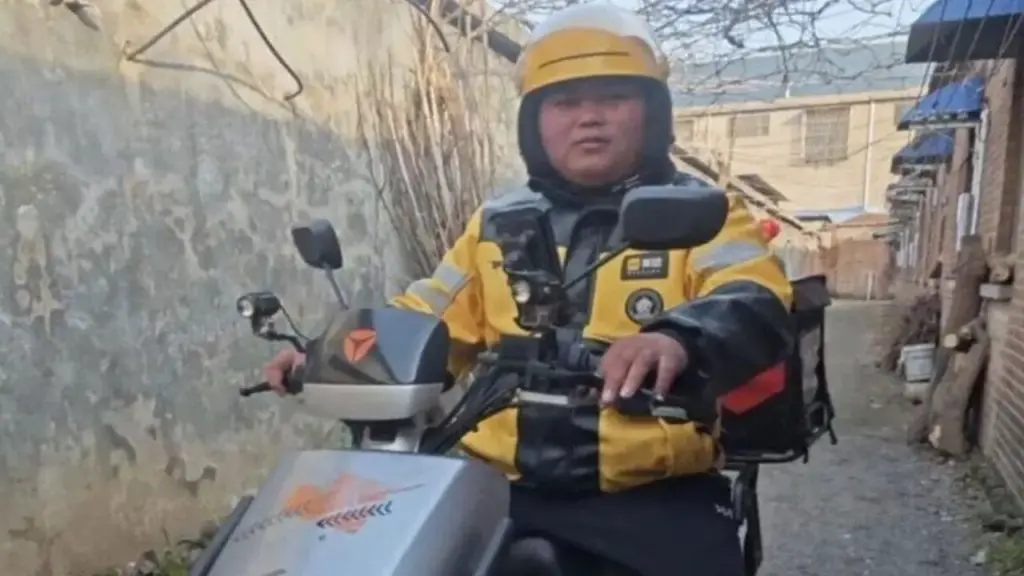 Người giao hàng duy nhất của thị trấn 51.000 dân