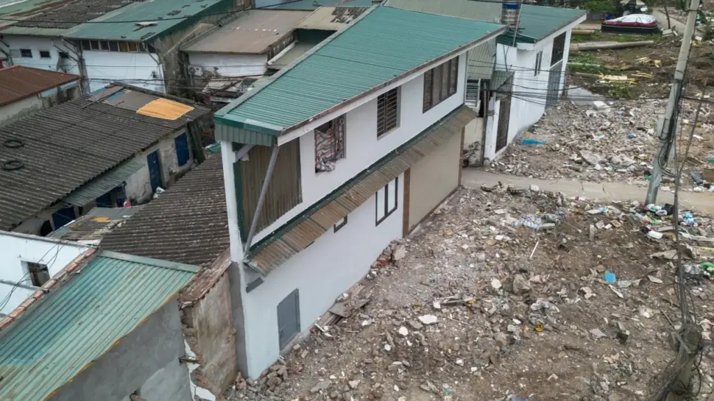 Nhà siêu mỏng mọc lên sau dự án mở đường ở Hà Nội