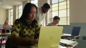 Những đối thủ nặng ký của MacBook Neo