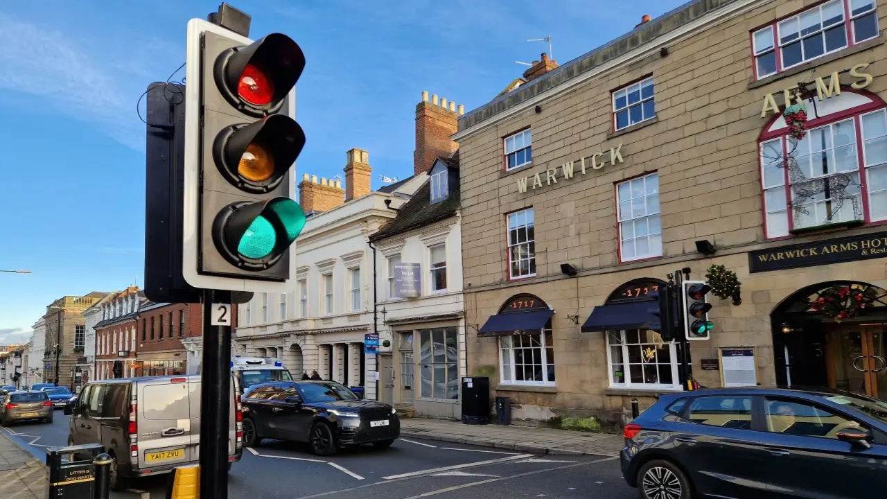 Nước nào có đèn giao thông đầu tiên trên thế giới?