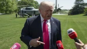 Ông Trump tuyên bố Iran 'đồng ý giao uranium đã làm giàu'