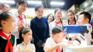 Phu nhân Ngô Phương Ly thăm Trung tâm Tống Khánh Linh tại Bắc Kinh