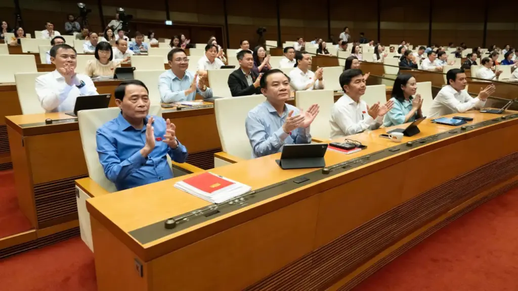 Quốc hội chốt giảm thuế với xăng, dầu về 0 đến hết tháng 6