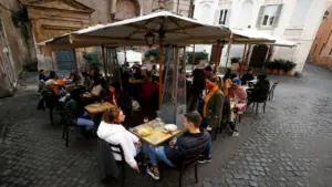 Rome siết chặt quản lý vỉa hè