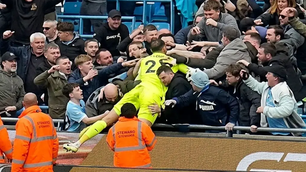 Rooney: 'Man City có thể phải trả giá vì ăn mừng như vô địch'