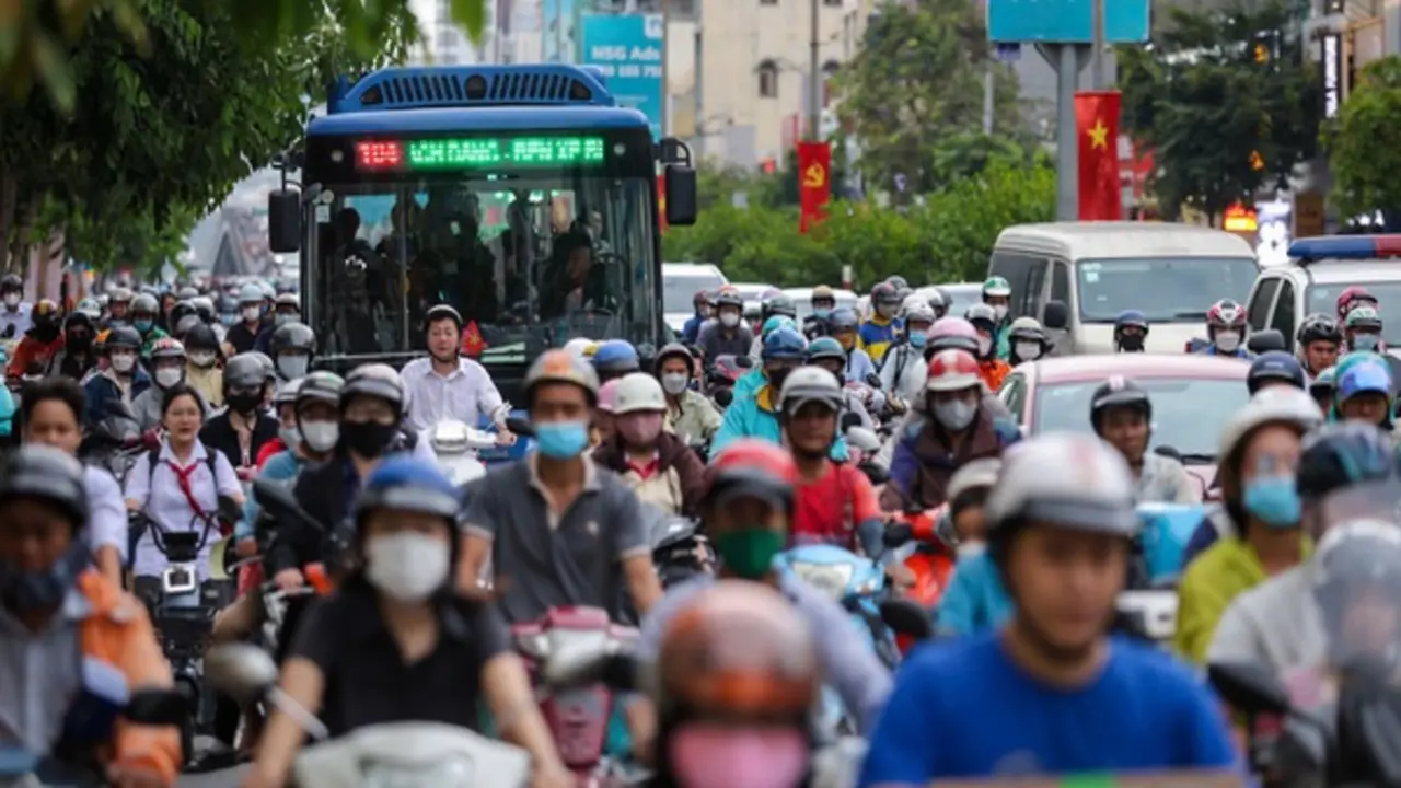 Sở Xây dựng TP.HCM: Miễn phí xe buýt chưa đủ để người dân bỏ xe cá nhân