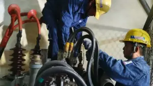 Sự tận hiến vô hình của những người thợ điện TP.HCM