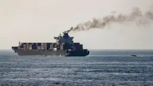 Tàu Iran chở hàng từ Trung Quốc bị Hải quân Mỹ nổ súng chặn bắt