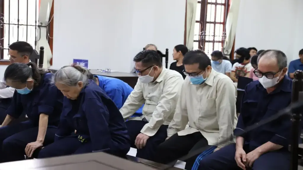 Tham ô tài sản, cựu trưởng ban quản trị chung cư Miếu Nổi nhận 11 năm 6 tháng tù