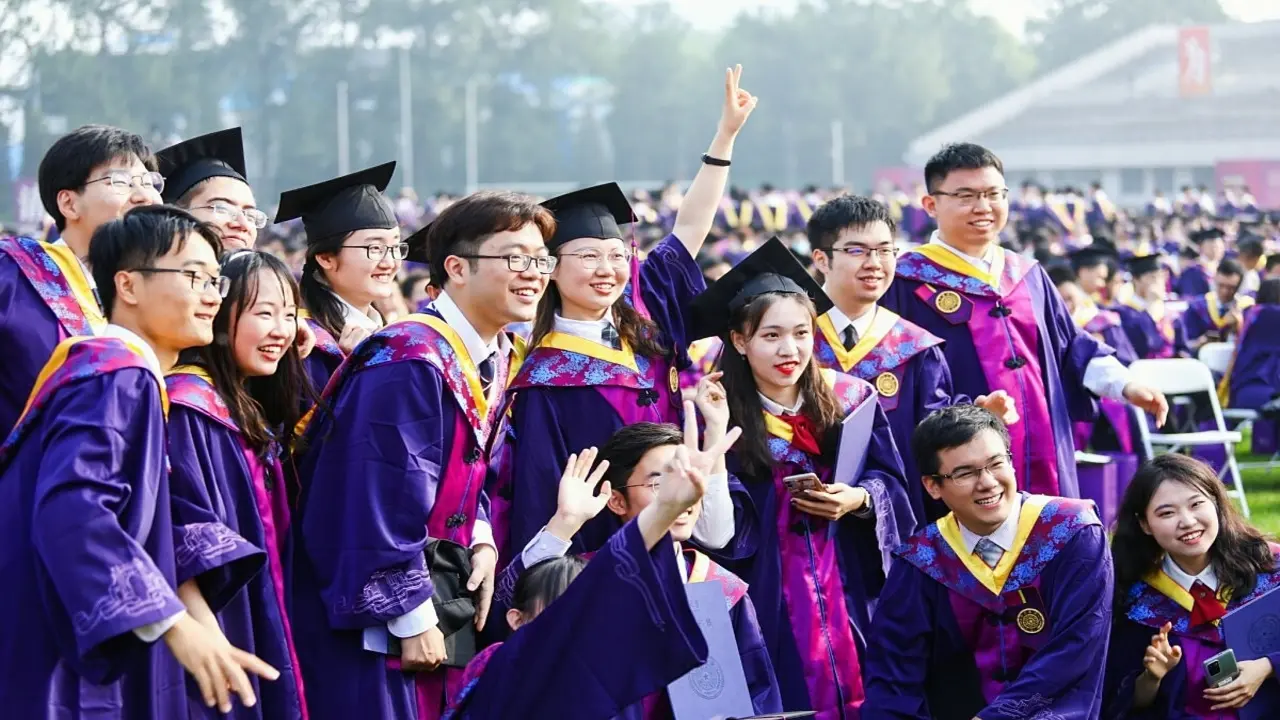 Thanh Hoa - từ trường dự bị đến 'đầu tàu' học thuật Trung Quốc