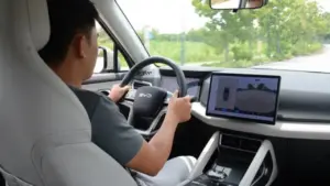 Thuê ô tô điện tự lái dịp lễ, cần lưu ý gì?